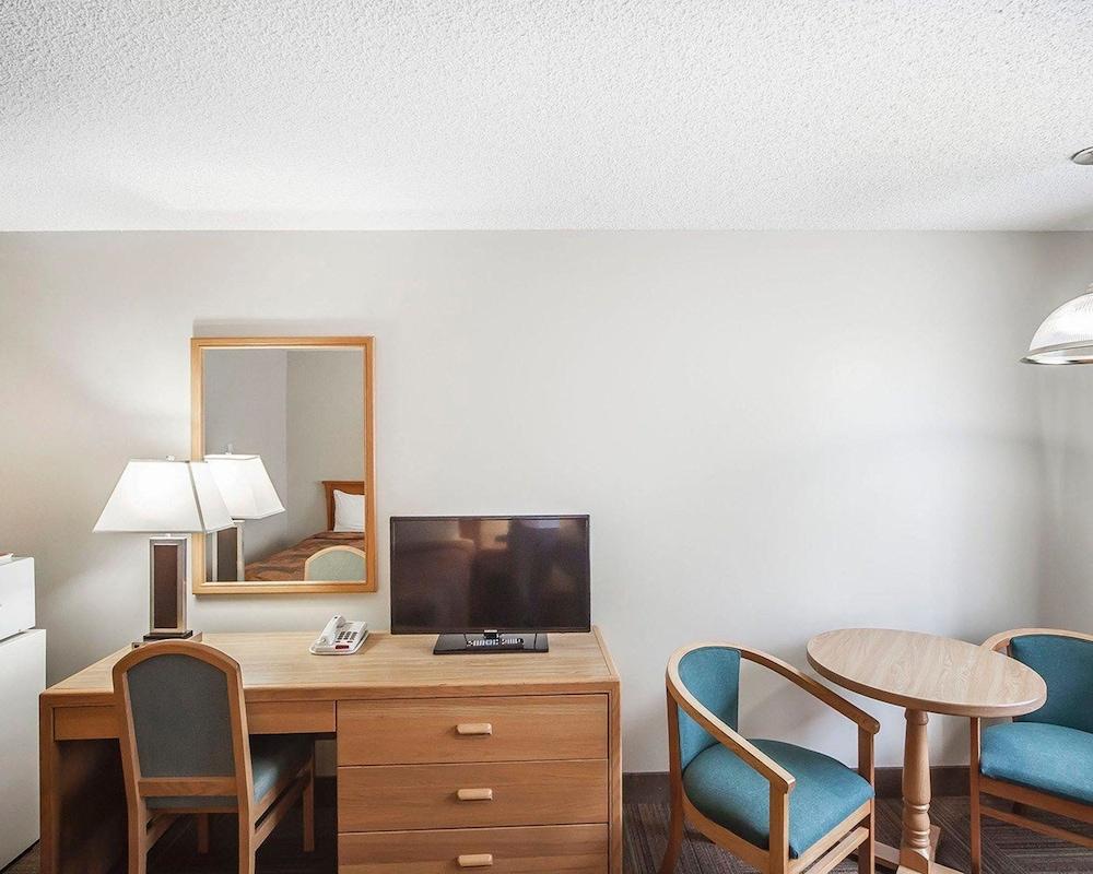 Coast Hinton Hotel Экстерьер фото